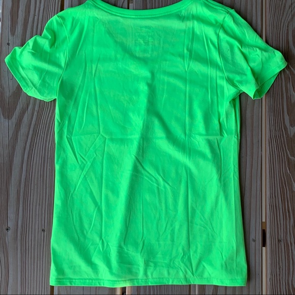 Nike V-Neck Athleisure Shirt - Picture 4 of 7